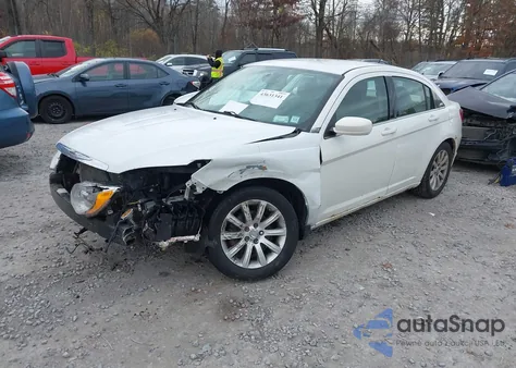 2011 Chrysler 200 Touring z USA, uszkodzony, nr VIN 1C3BC1FG4BN521162